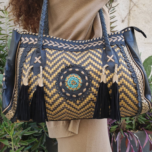 Shopper bag in black leather with turquoise weaving and decorations