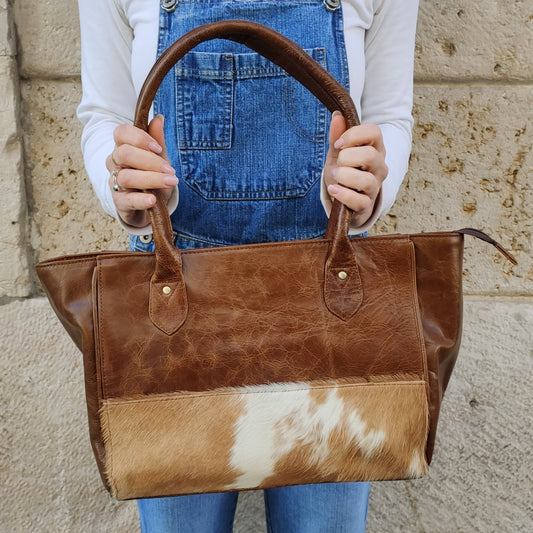 Shoulder bag in vintage leather with fur