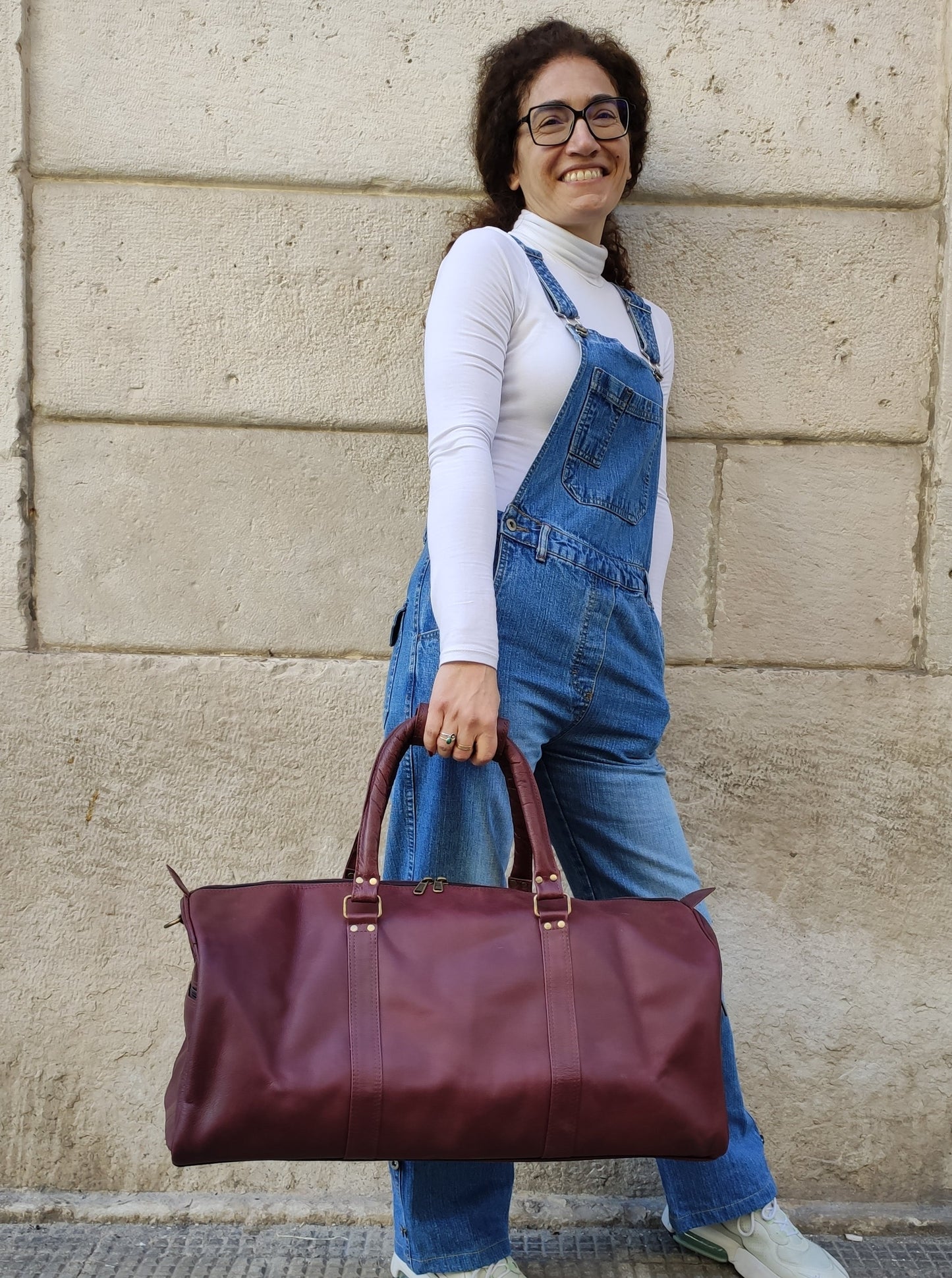 Large travel bag in genuine leather