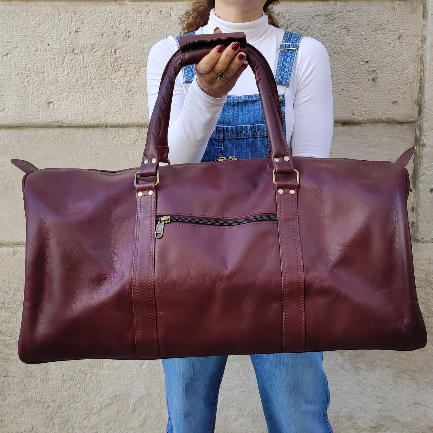 Large travel bag in genuine leather