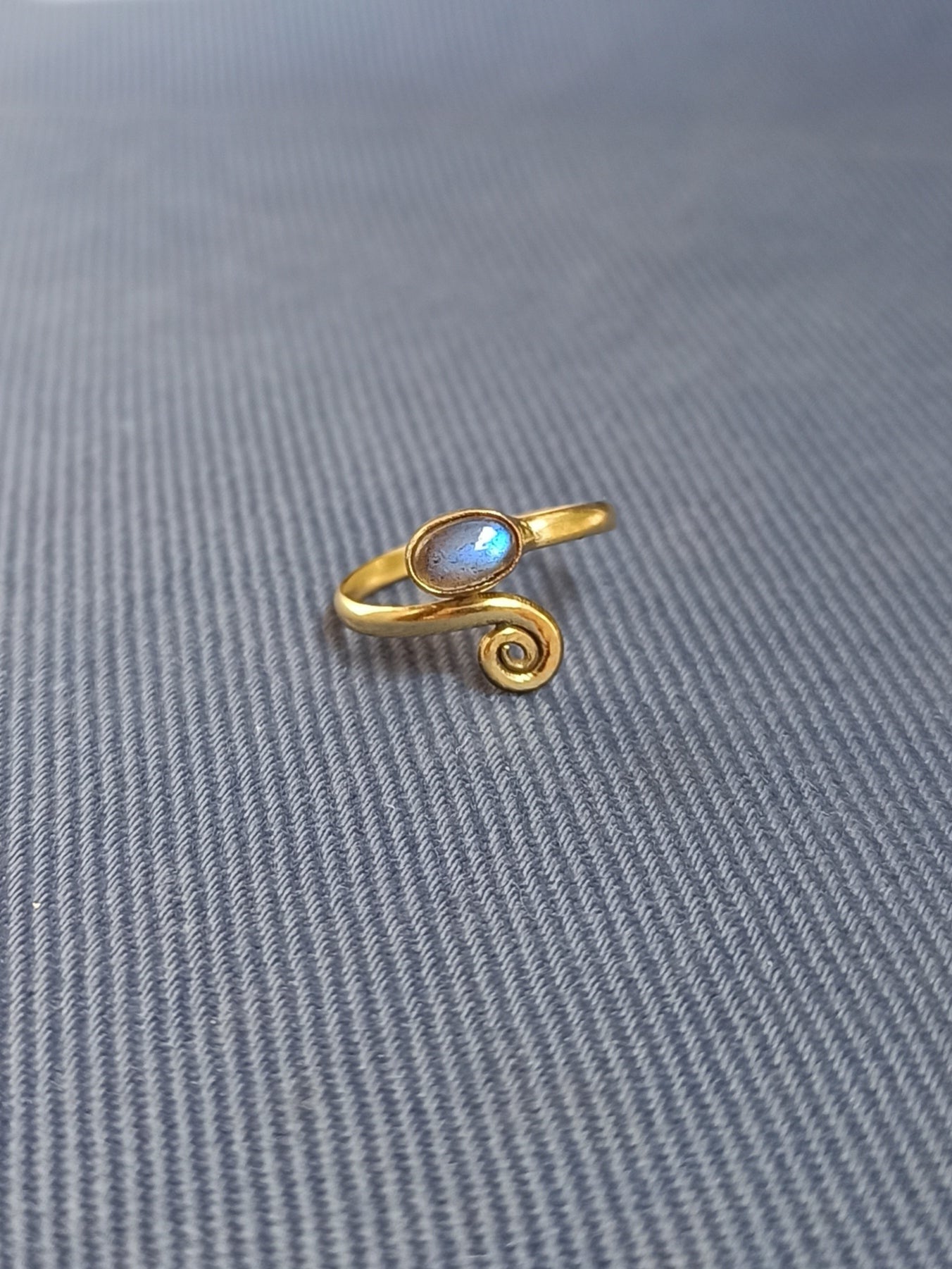 Comma golden boho ring