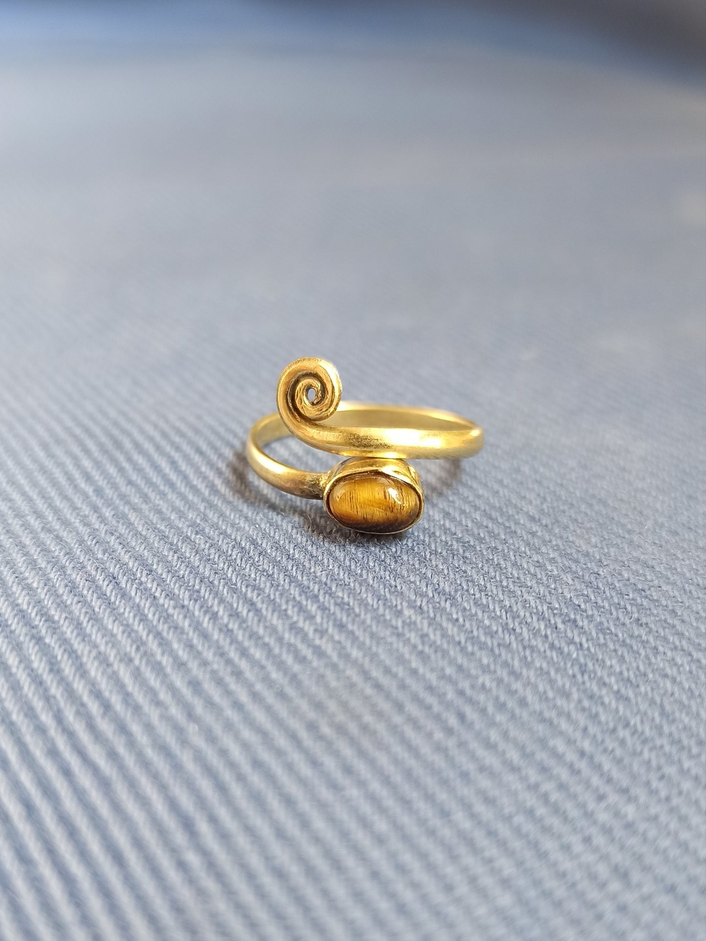 Comma golden boho ring