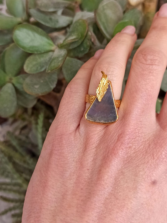 Lilac leaf agate golden ring