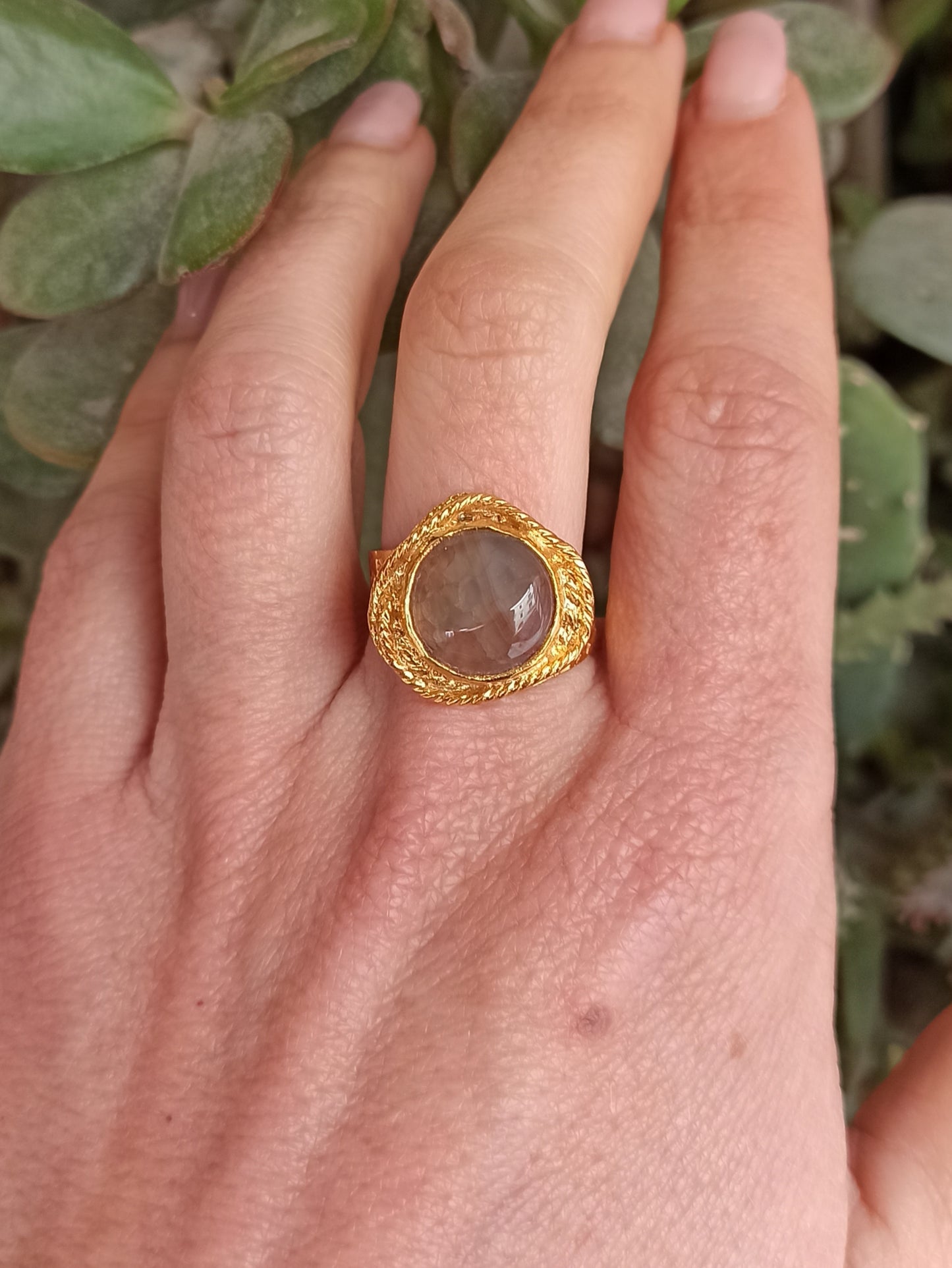 Beige agate golden ring