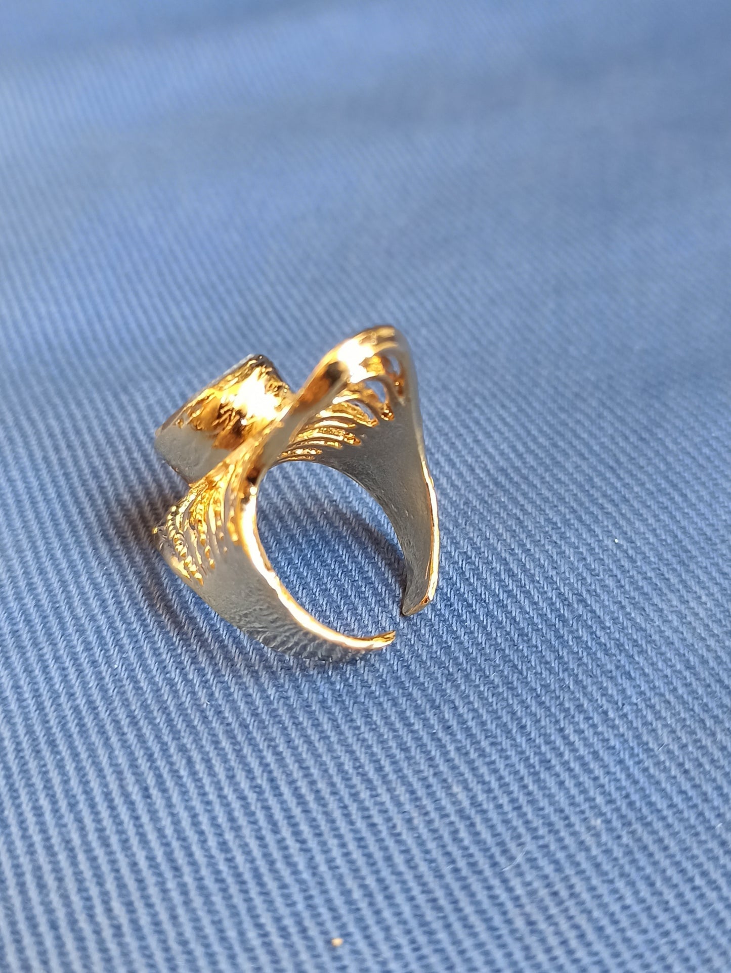 Golden ring with blue agate band