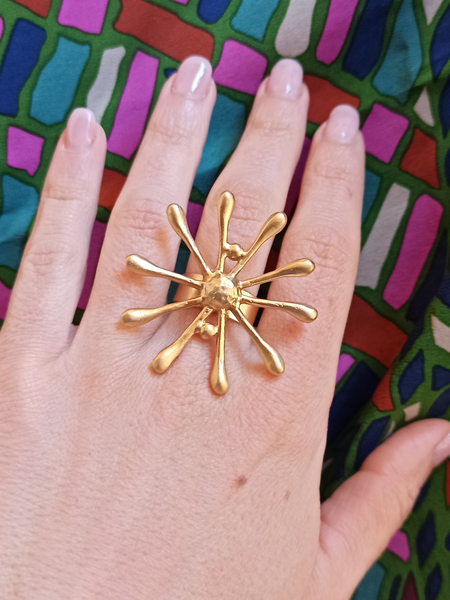 Golden spokes ring