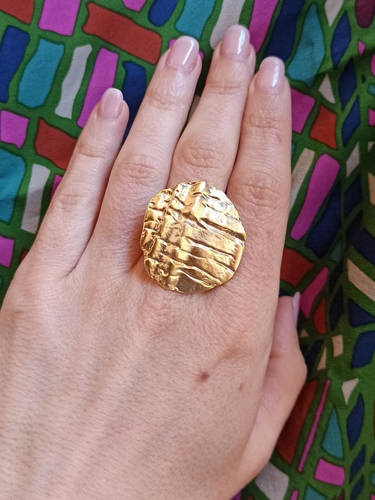 Golden worked shield ring