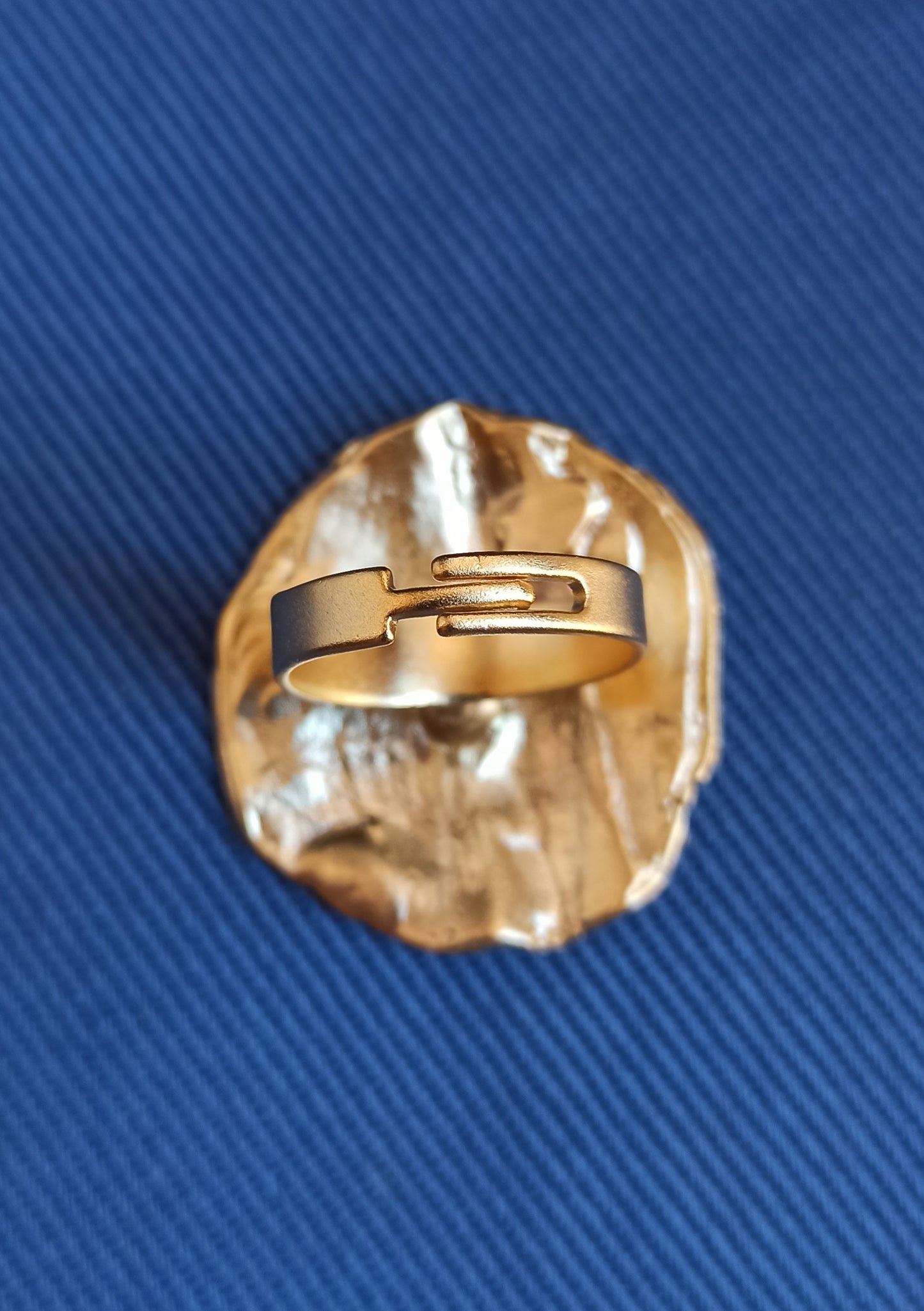 Golden worked shield ring