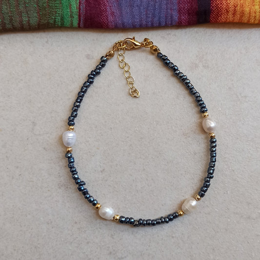 Anklet with anthracite beads + freshwater pearls