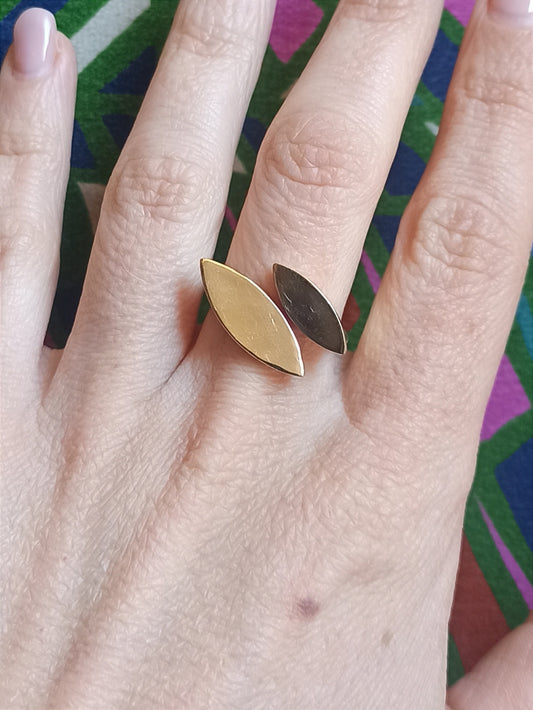 Goldener Boho-Ring mit zwei Samen