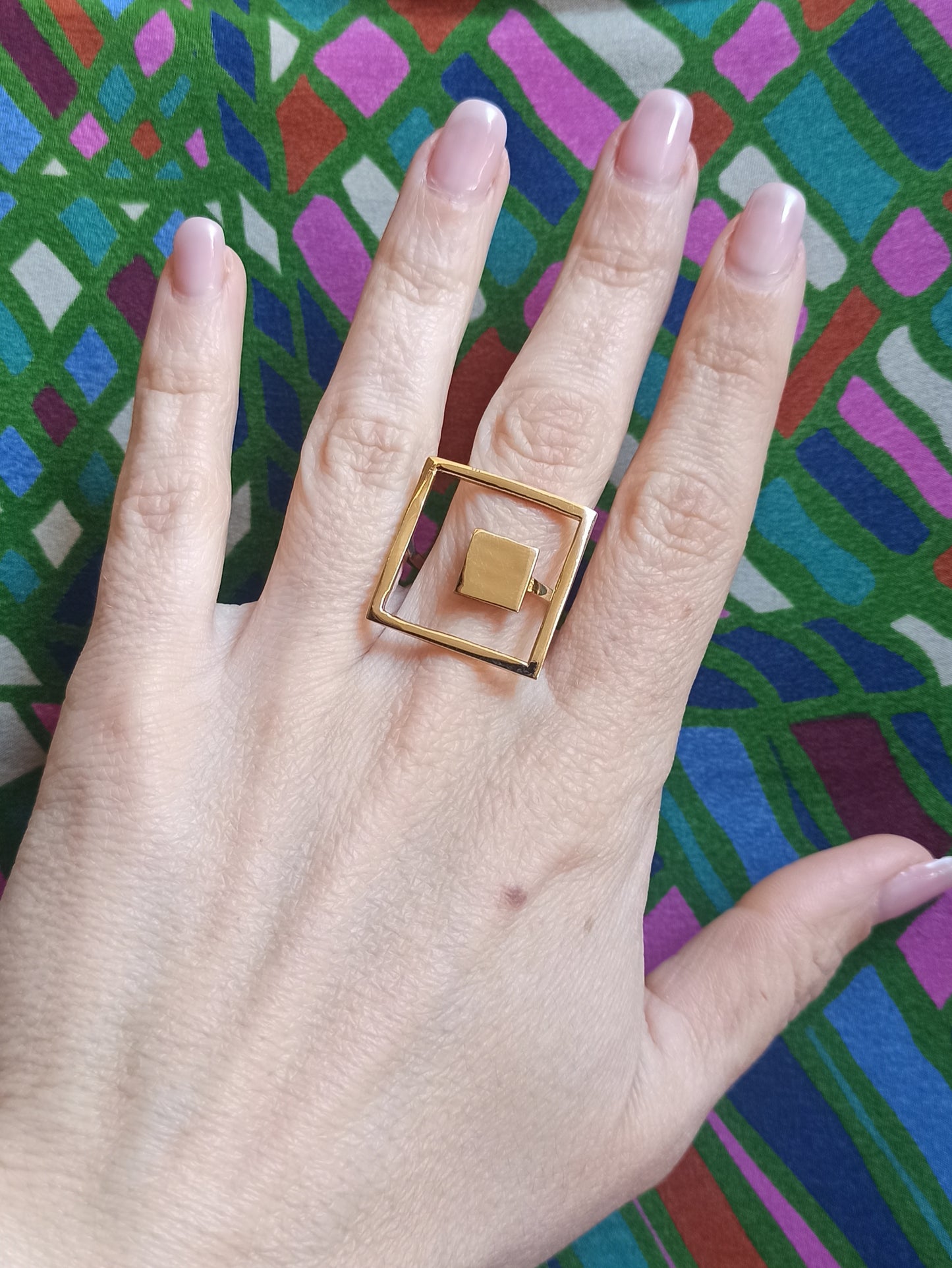 Zwei quadratische goldene Boho-Ringe