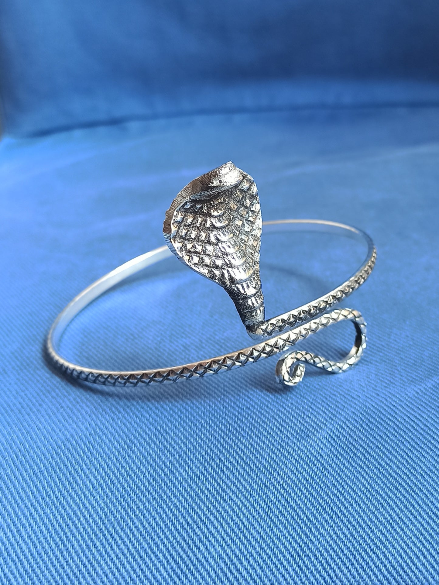 Cobra silver arm bracelet