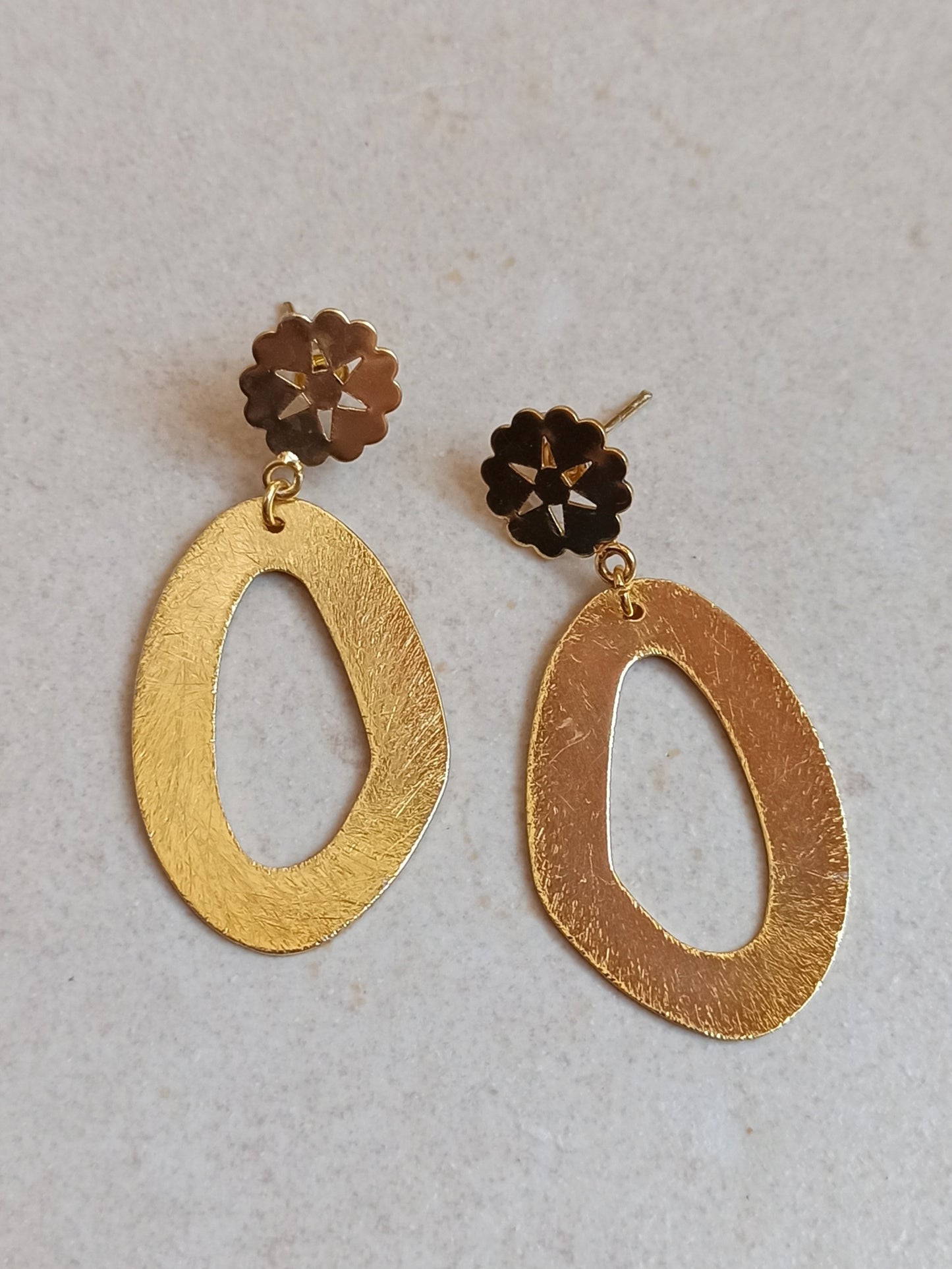 Golden daisy earrings