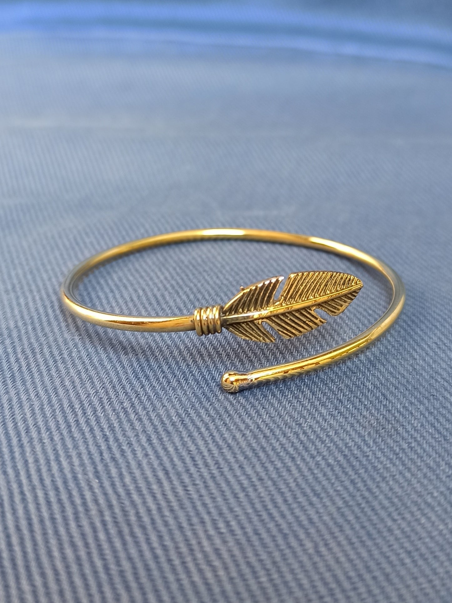 Boho golden feather bracelet