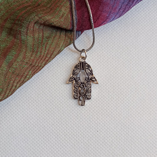 Silver necklace with hand of fatima pendant