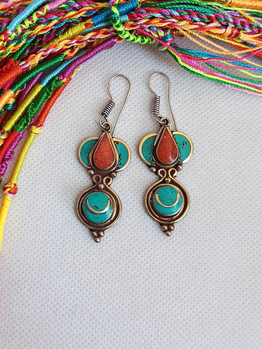 Vintage türkisfarbene und rote nepalesische Ohrringe
