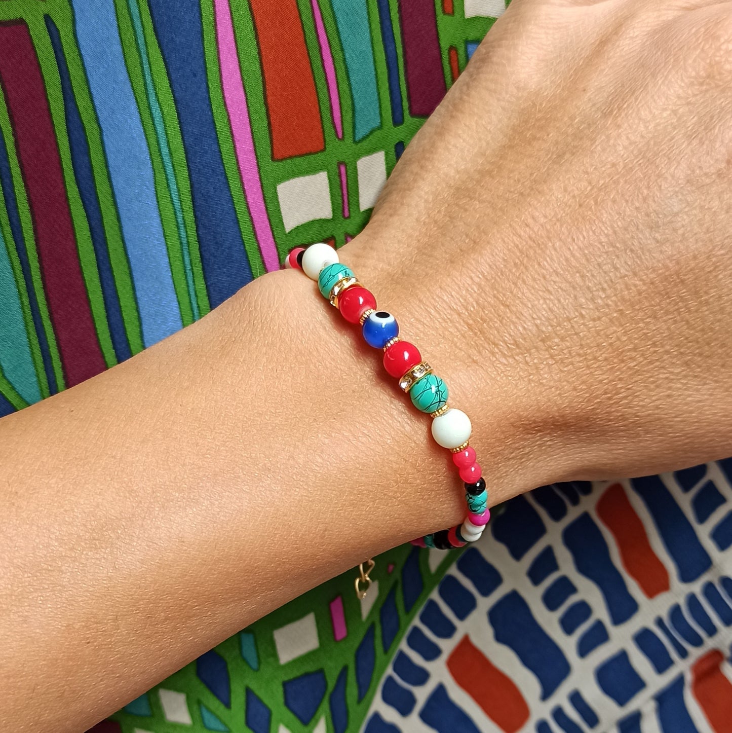 Thin bracelet with multicolored balls