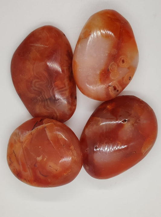 Karneol, einzelnes Mineral, getrommelter Hartstein