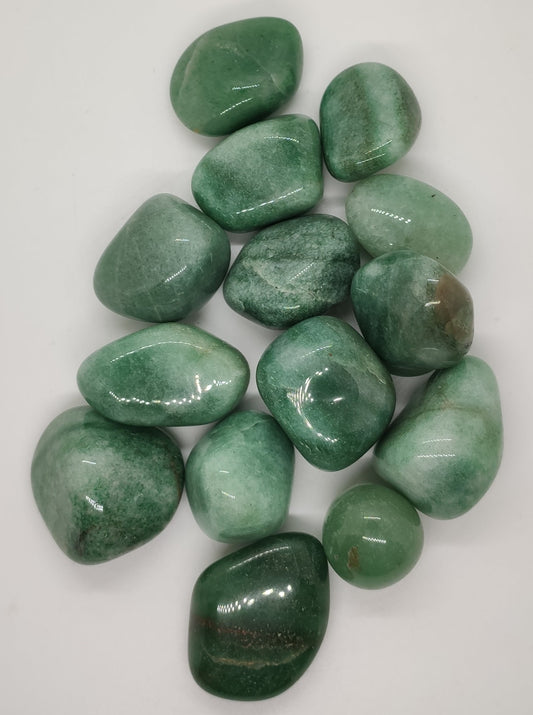 Grüner Aventurin fiel aus hartem Stein, einzelnes Mineral