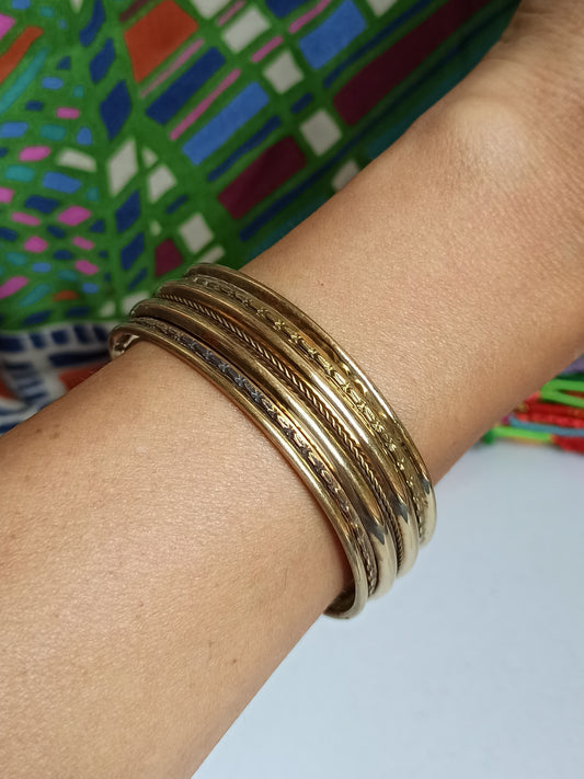 Thin golden bangle bracelet with 3 rows