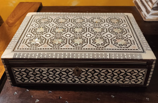 Large rectangular jewelery box