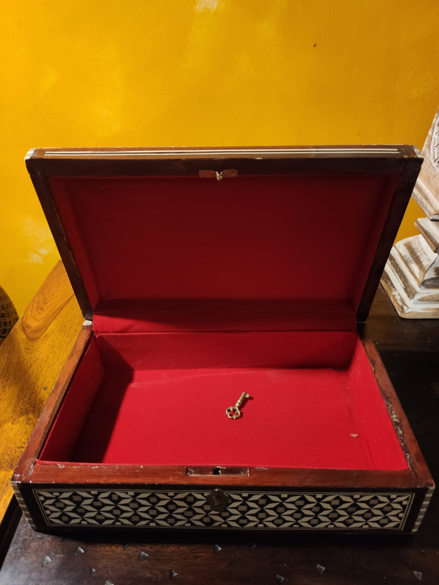 Large rectangular jewelery box