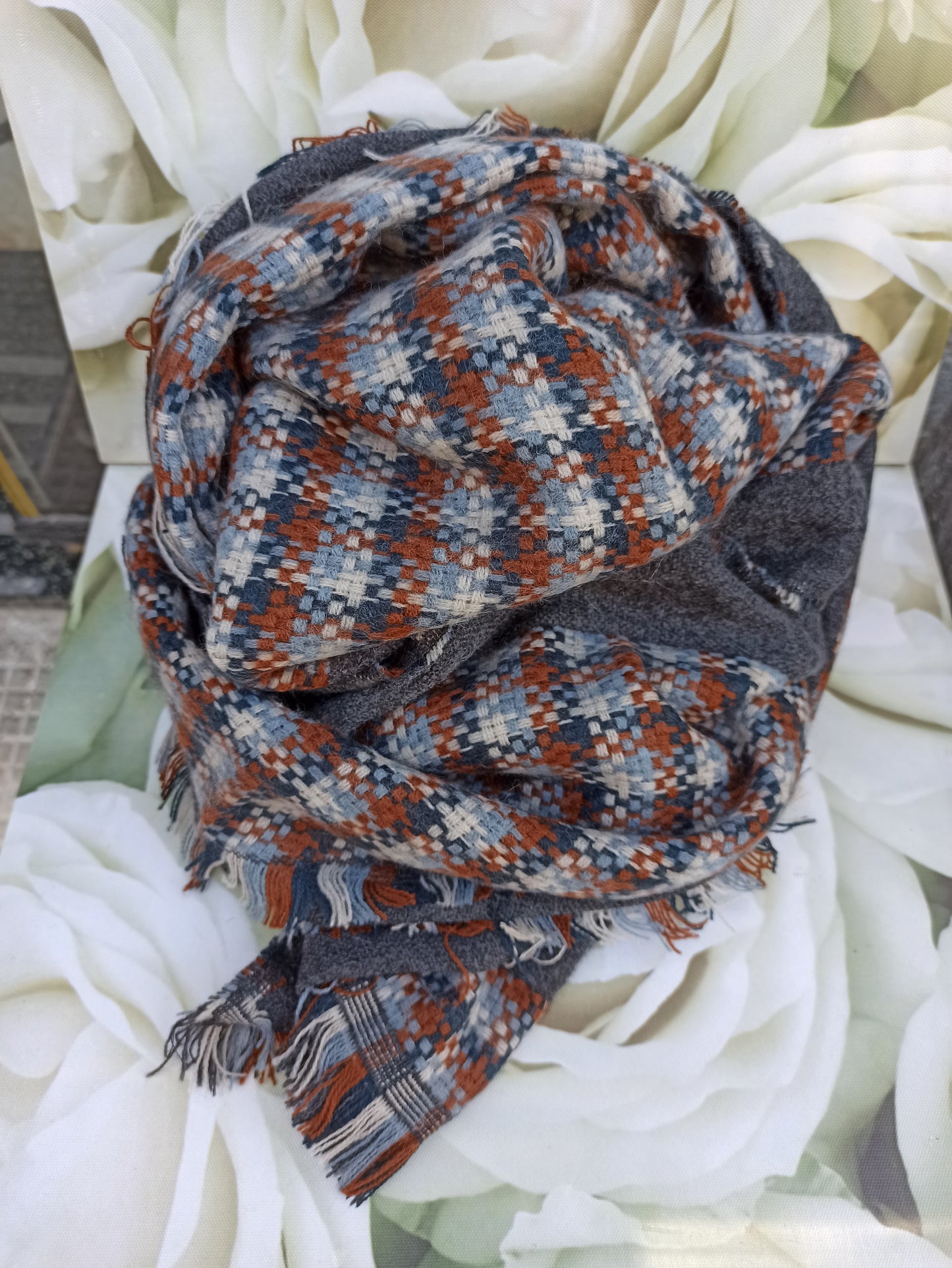 Gray checked scarf scarf