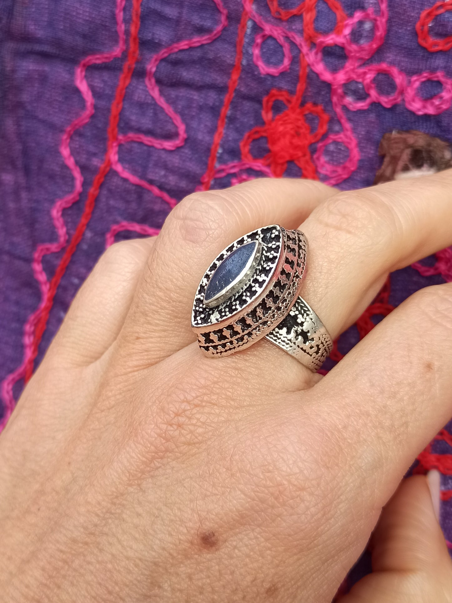 Antique vintage lapis lazuli hard stone ring