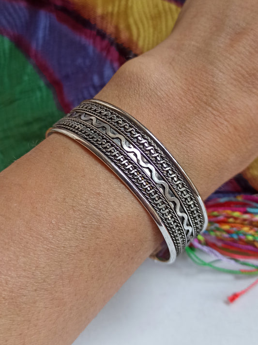 Thin silver wave bangle bracelet