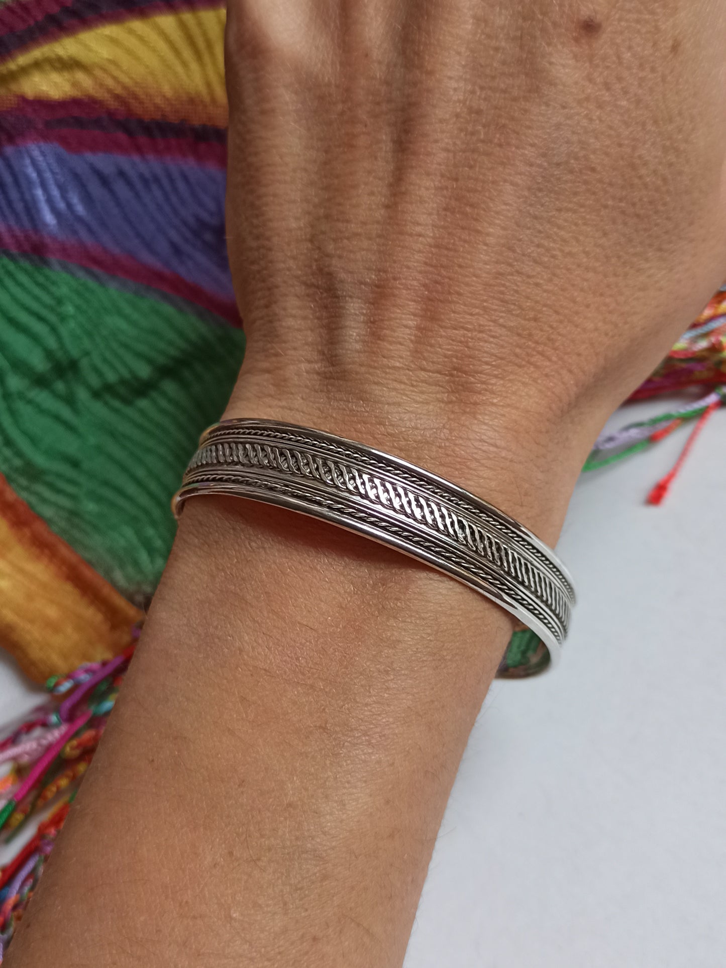 1cm silver bangle bracelet with oblique band