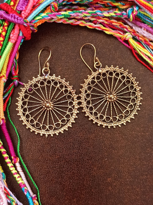Goldene Boho-Ohrringe mit Ashoka-Chakra