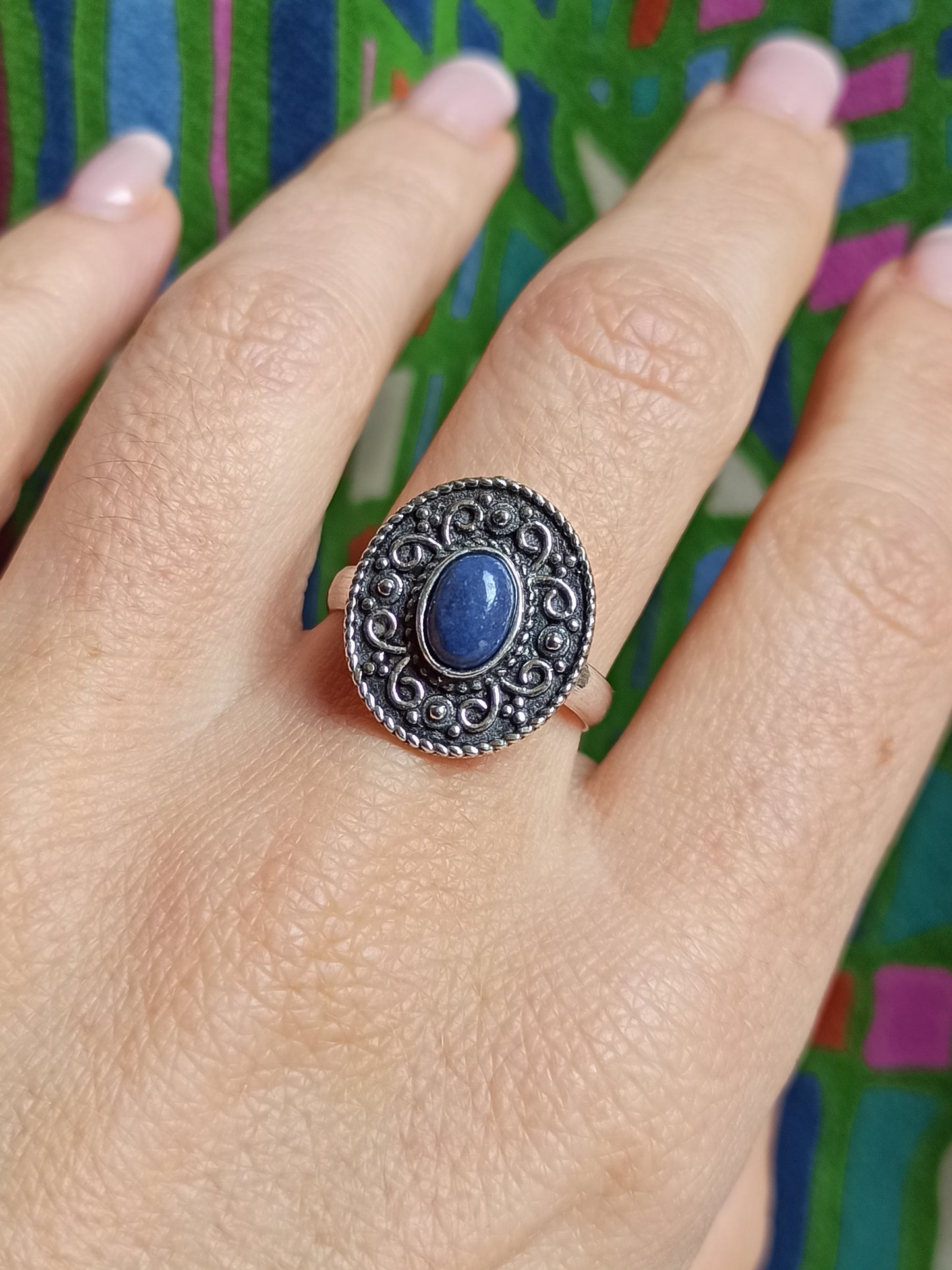 Anello boho argentato ovale lavorato