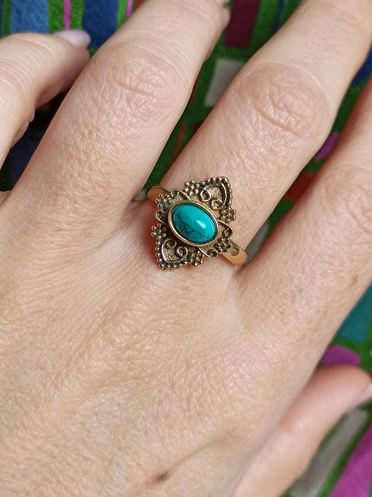 Goldener, rautenförmiger Boho-Ring