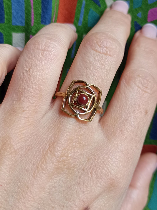 Anello boho dorato primo chakra radice Muladhara