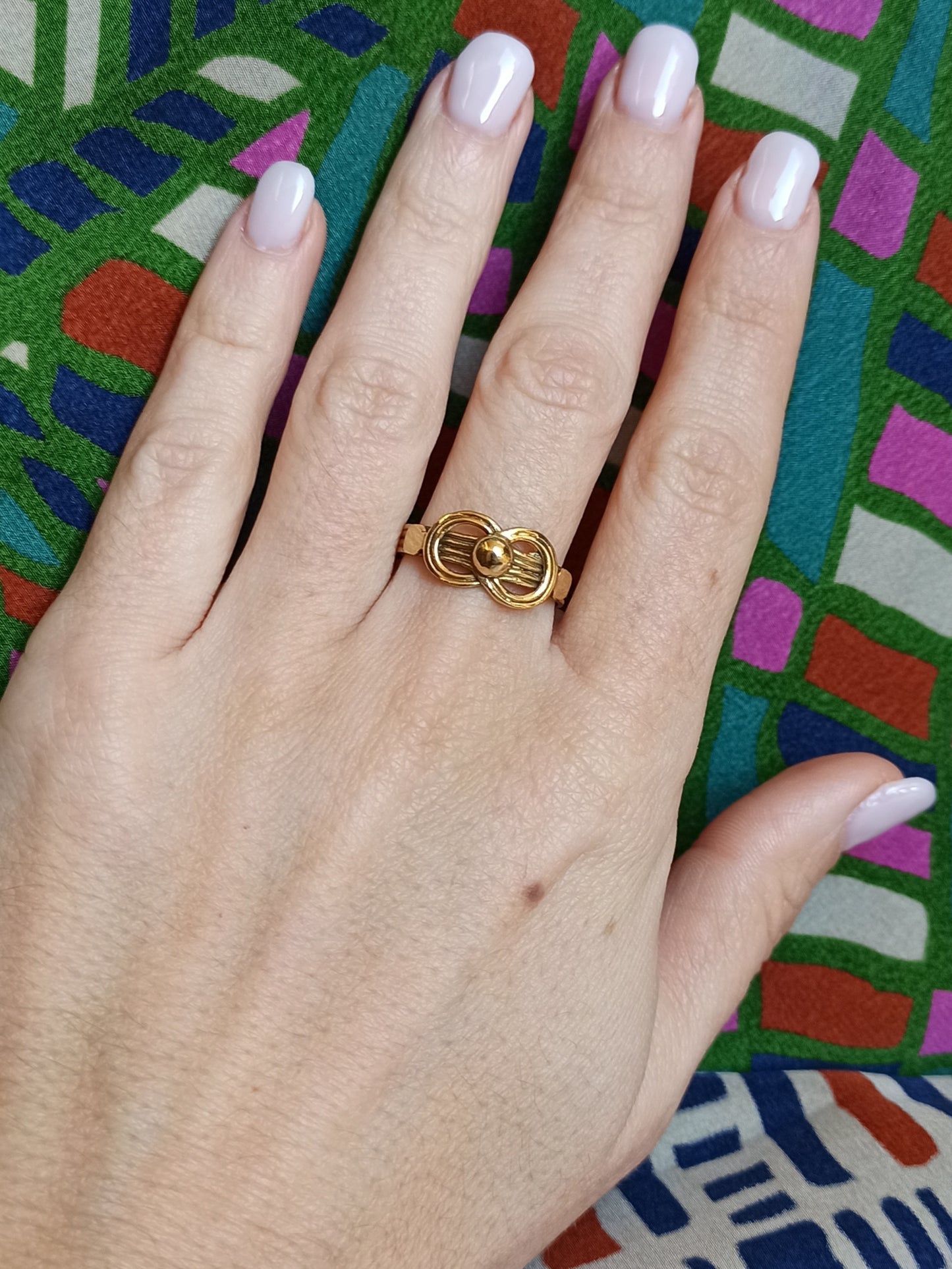 Anello boho dorato nodo infinito