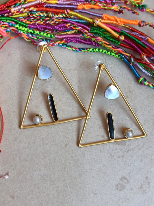 Golden mother-of-pearl and black triangle earrings