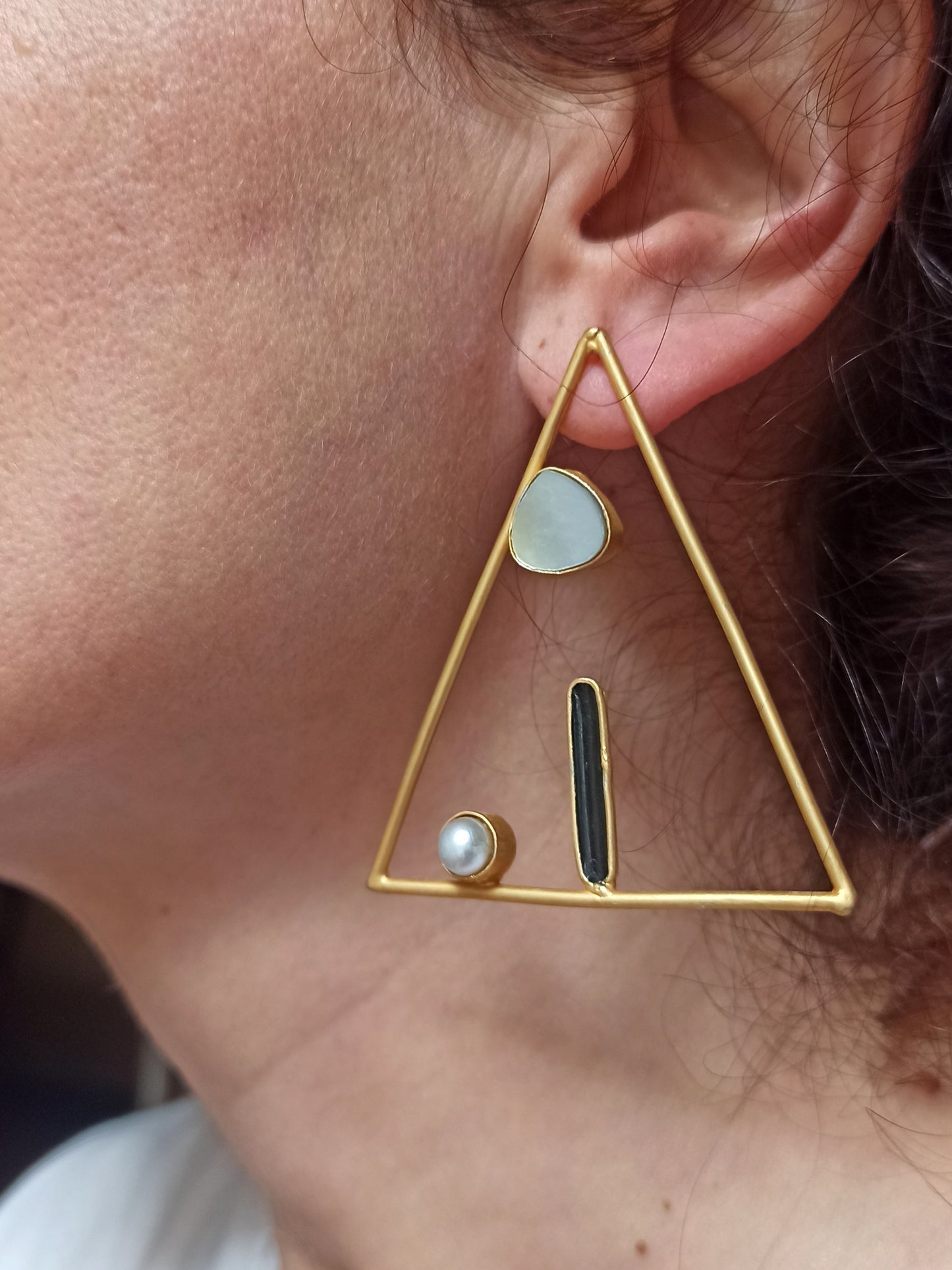 Golden mother-of-pearl and black triangle earrings