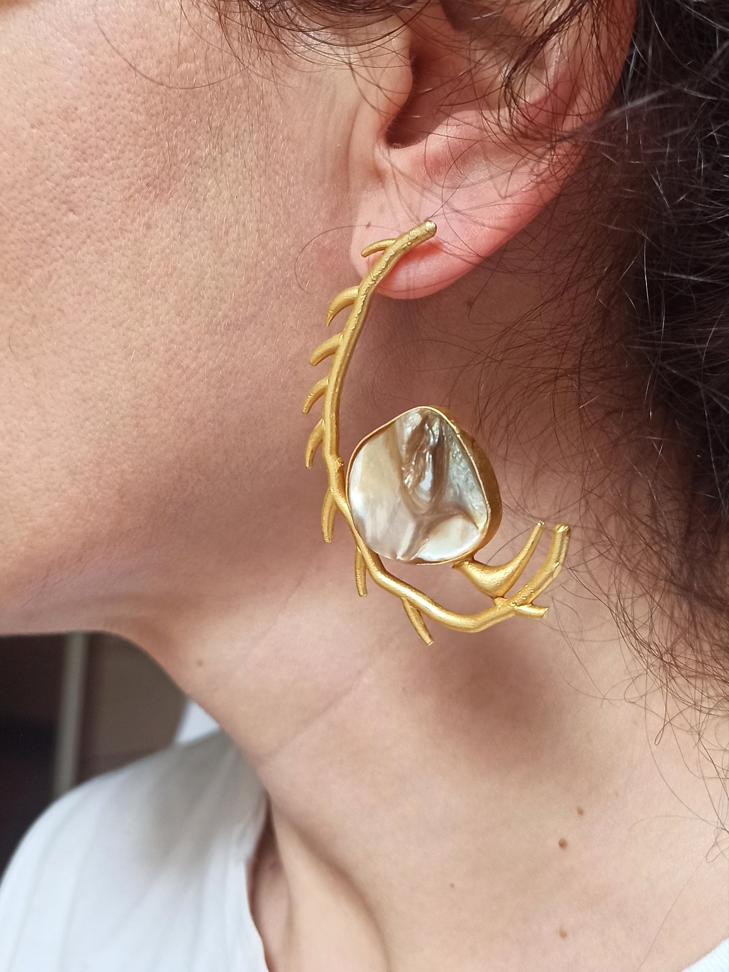 Stylized mother of pearl golden earrings