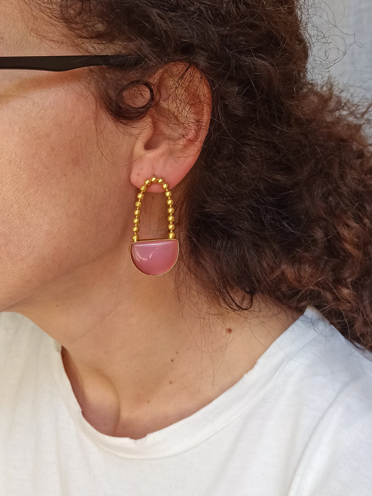 Pink dangling golden earrings