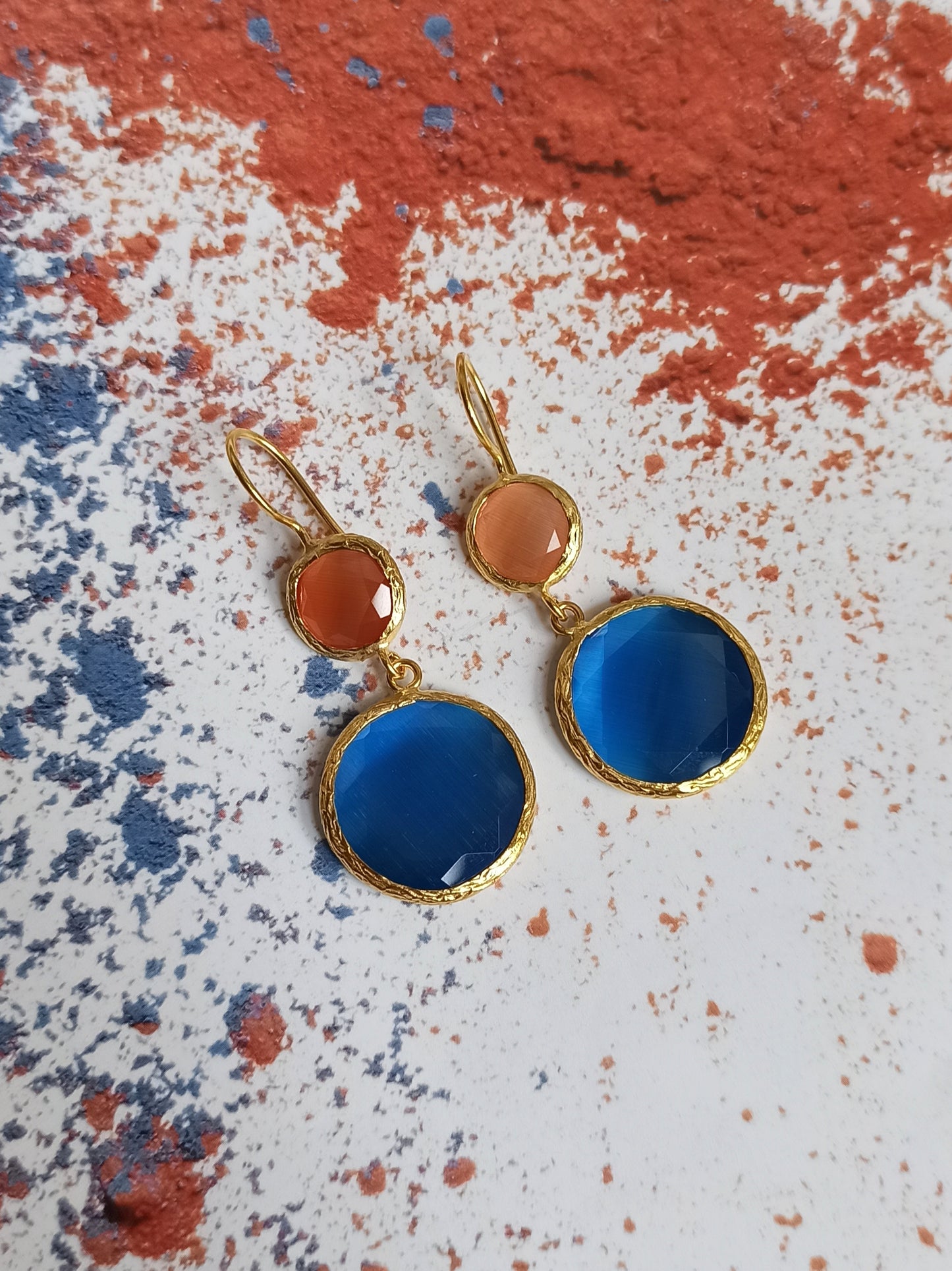 Earrings with 2 light blue and orange stones