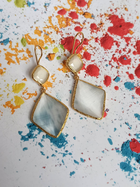 2 white rhombus stone earrings