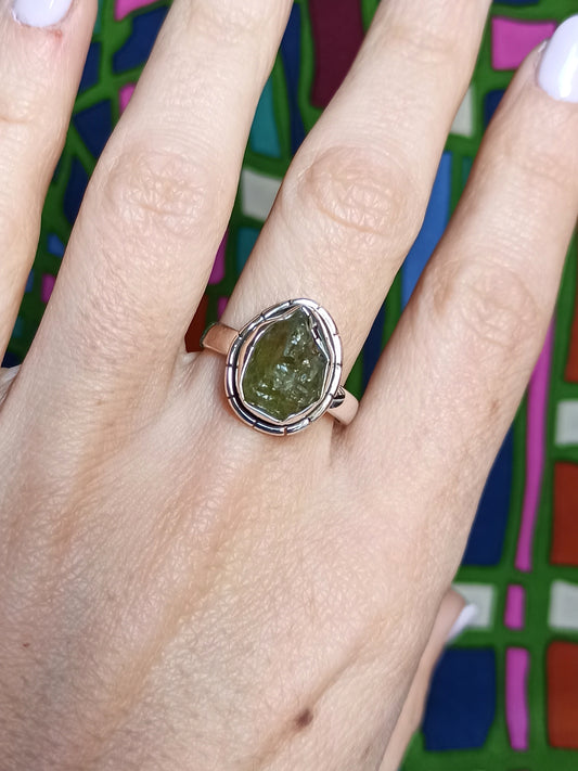 Raw peridot 925 silver ring D67