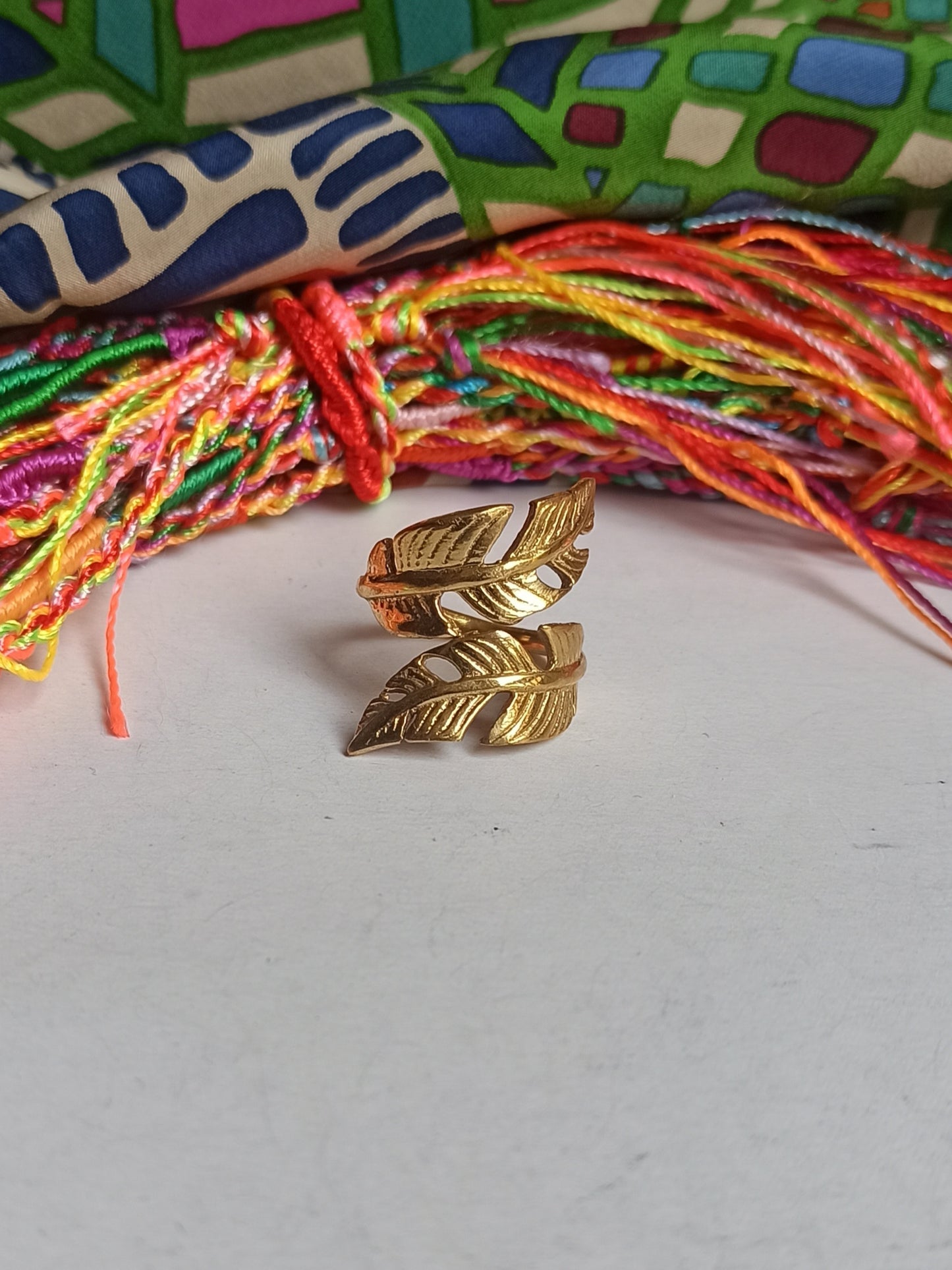 Golden double feather boho band ring