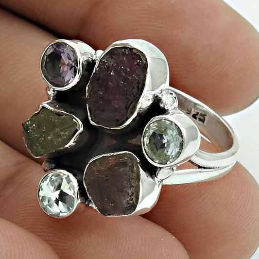 Multi stone ring