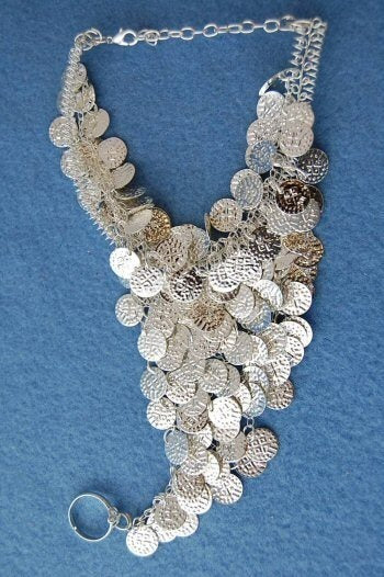 Fußkettchen mit silbernem Medaillon für den Bauchtanz